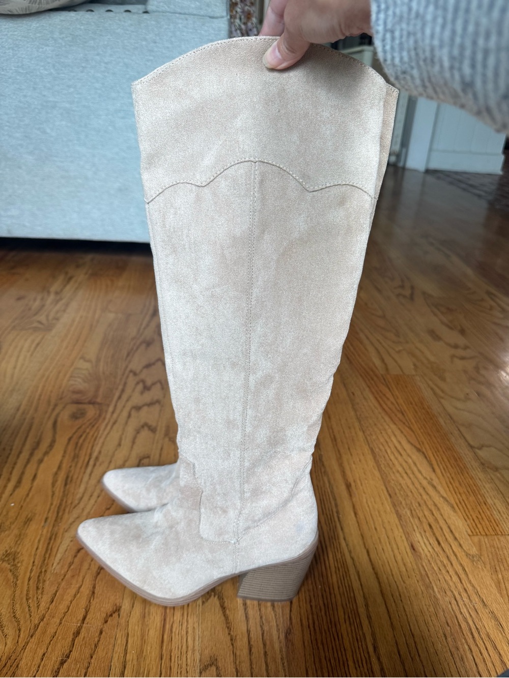 YOKI Suede Tall Tan Pointed Toe Cowboy Boots size 9